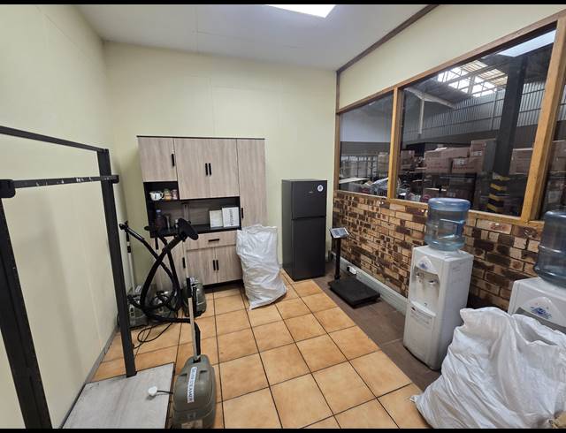 1,589M² FACTORY TO LET IN BOKSBURG EAST